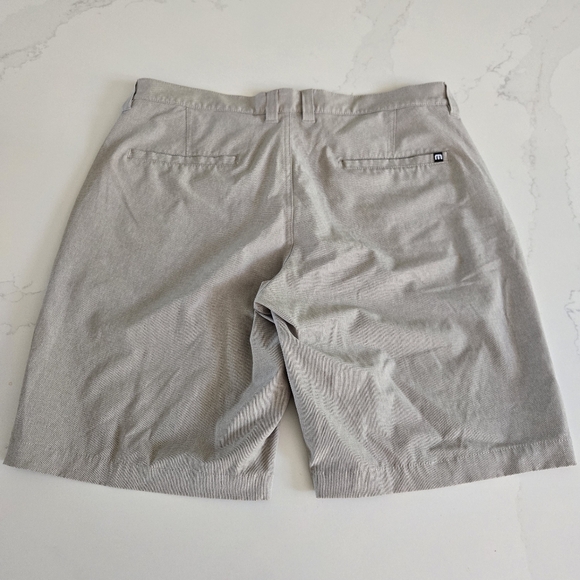 Travis Mathew Beck Shorts Khaki Casual Golf Travel Athletic Tan Beige Size 34 - Picture 7 of 8
